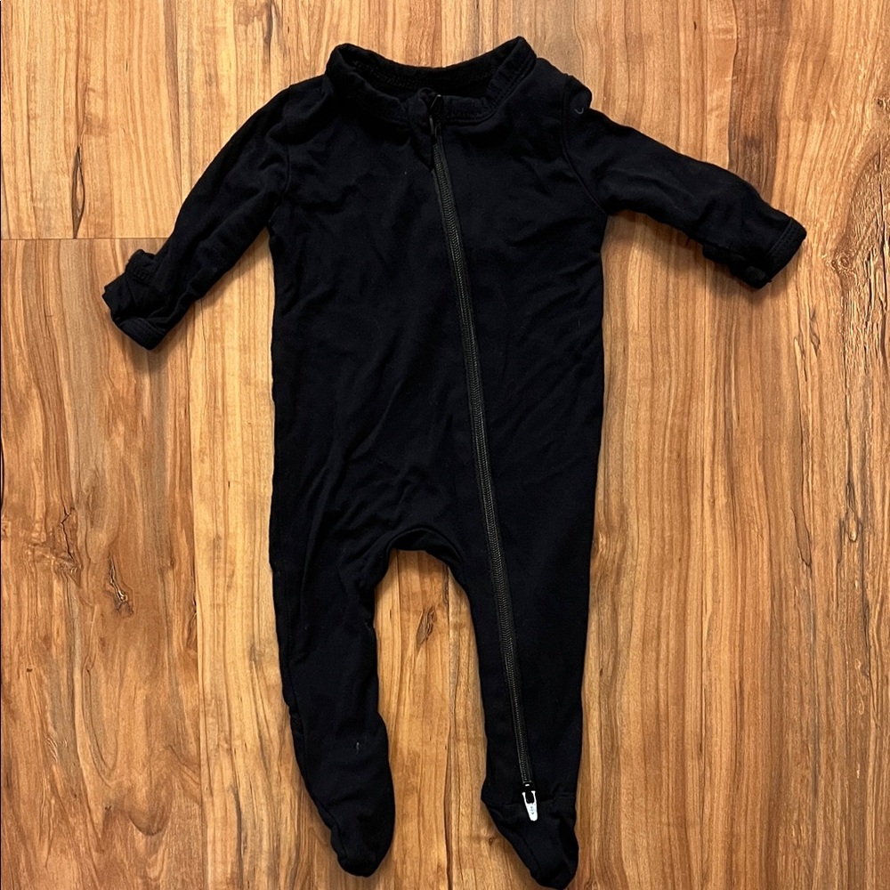 Kyte BABY Black One-Piece Footie Zipper Pajamas